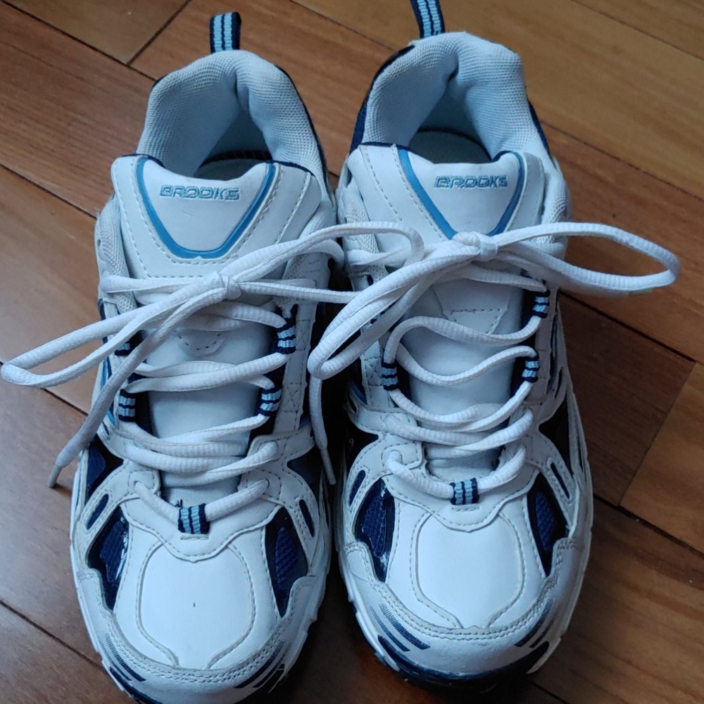 🔥Price Drop🔥VTG Brooks Lady's Leather Running Shoes